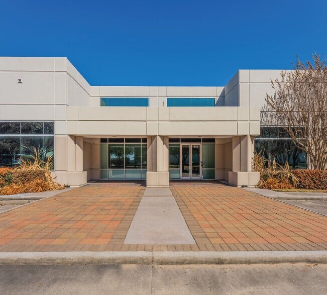 More Photos Of 820 Gears Rd, Houston Manufacturing For Sale