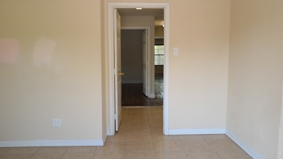 More Photos Of 1105 N Meyer Rd, Seabrook Office For Sale