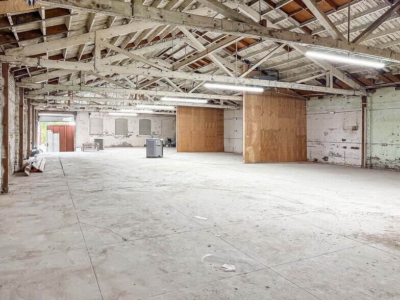 More Photos Of 1314 James M Wood Blvd, Los Angeles Warehouse For Lease