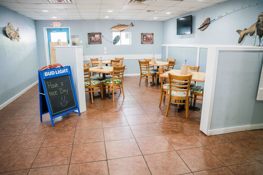 More Photos Of 371 Navaho Trl, Onalaska Hotel For Sale