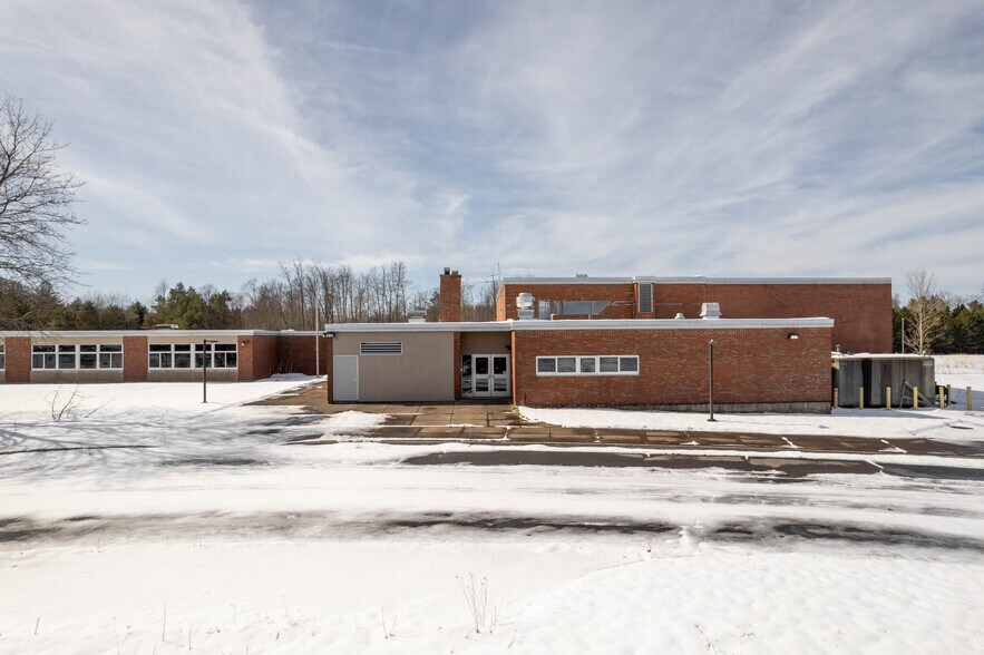 Primary Photo Of 55 Cox Rd, Williamstown Schools For Sale
