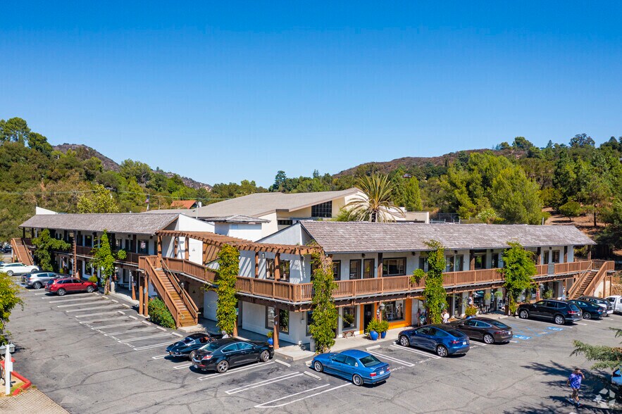 More Photos Of 106 N Topanga Canyon Blvd, Topanga Storefront Retail Office For Lease