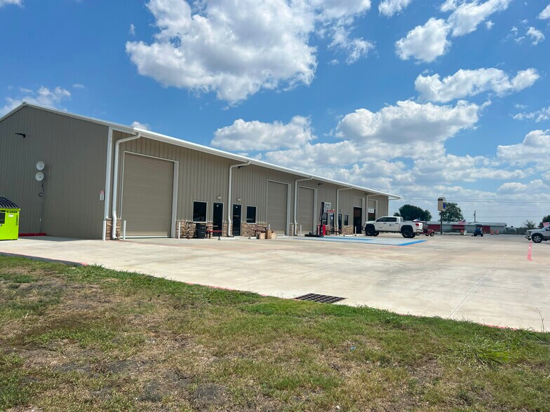More Photos Of 9210 Highway 36, Needville Showroom For Lease