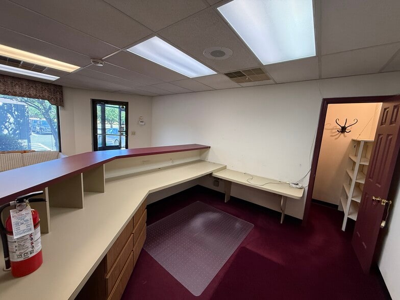 More Photos Of 403 Chatham Sq, Fredericksburg Office For Sale