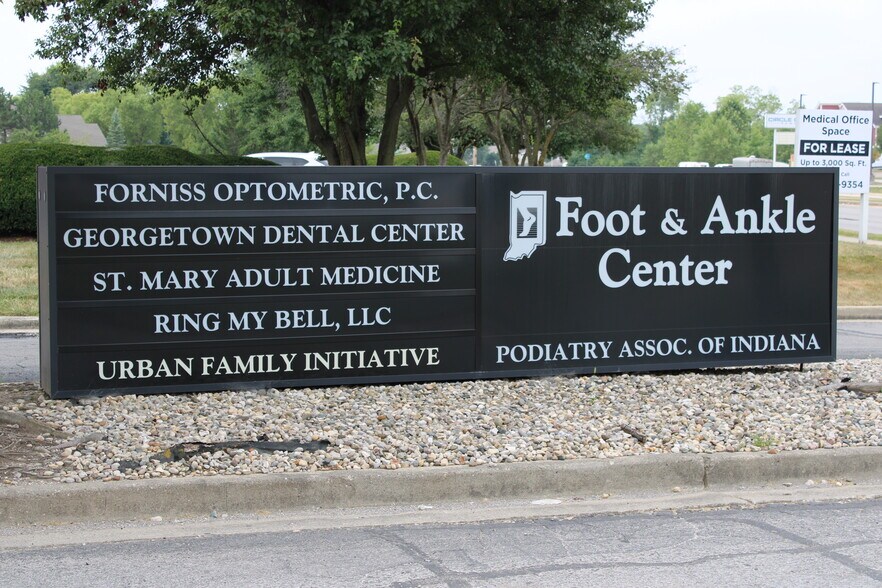 More Photos Of 5525 Georgetown Rd, Indianapolis Medical For Lease