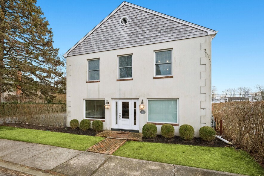 Primary Photo Of 28 Cameron St, Southampton Freestanding For Sale