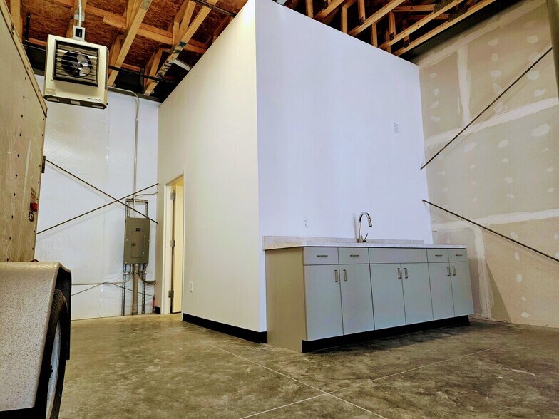 More Photos Of 13853 E Briarwood Ave, Centennial Light Distribution For Sale