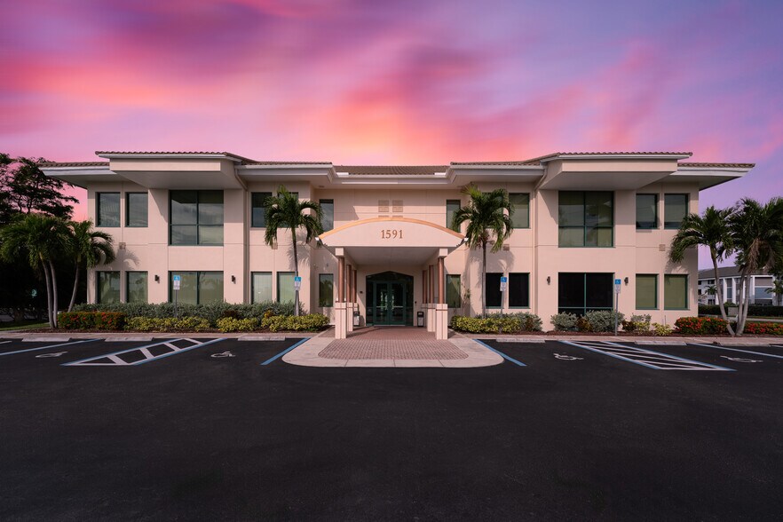 More Photos Of 1591 Hayley Ln, Fort Myers Office For Lease