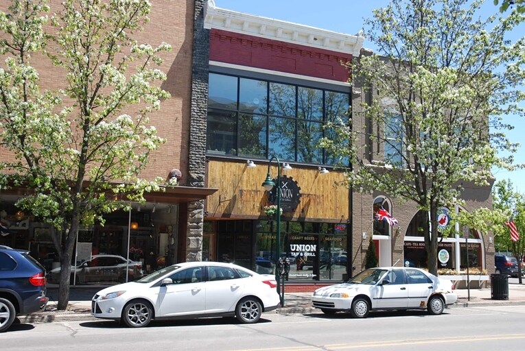 More Photos Of 127 S Union St, Traverse City Restaurant For Sale