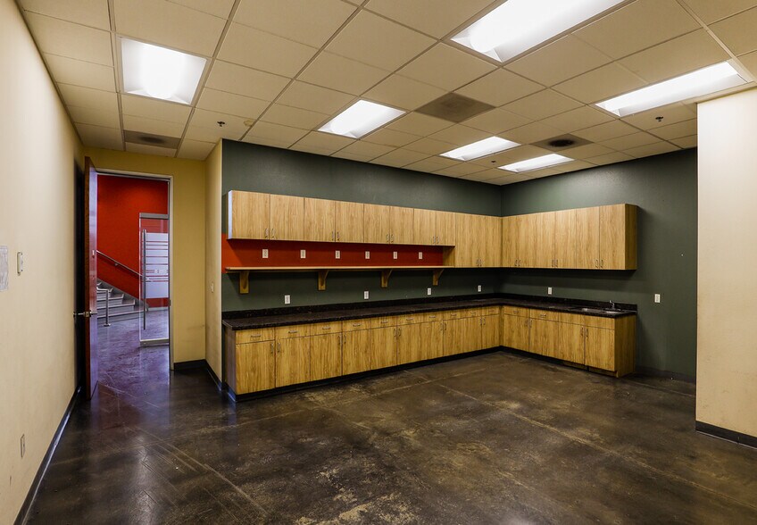 More Photos Of 1807 E 48th Pl, Los Angeles Warehouse For Lease