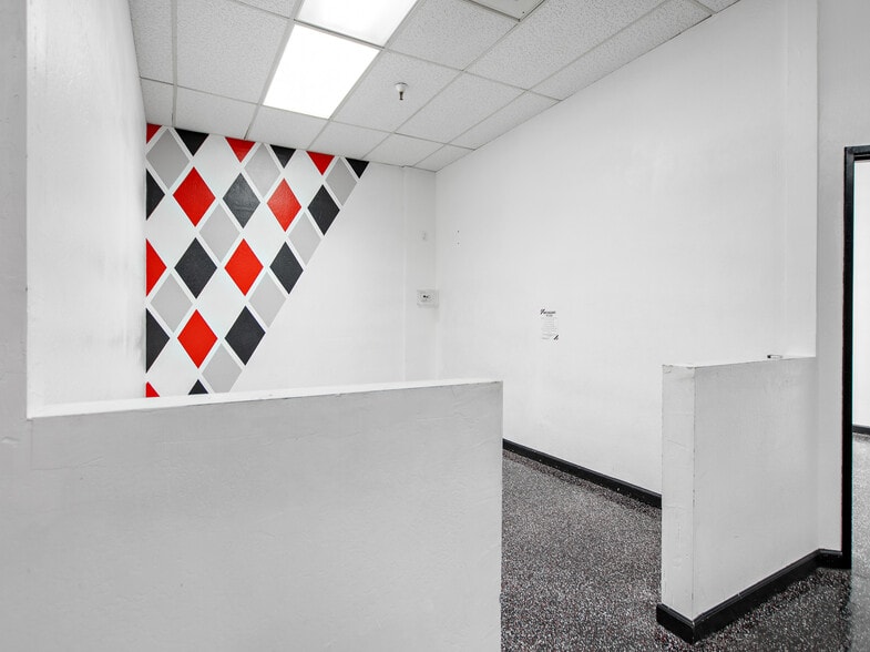 More Photos Of 2111 S Alma School Rd, Mesa General Retail For Lease