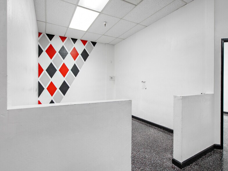 More Photos Of 2111 S Alma School Rd, Mesa General Retail For Lease