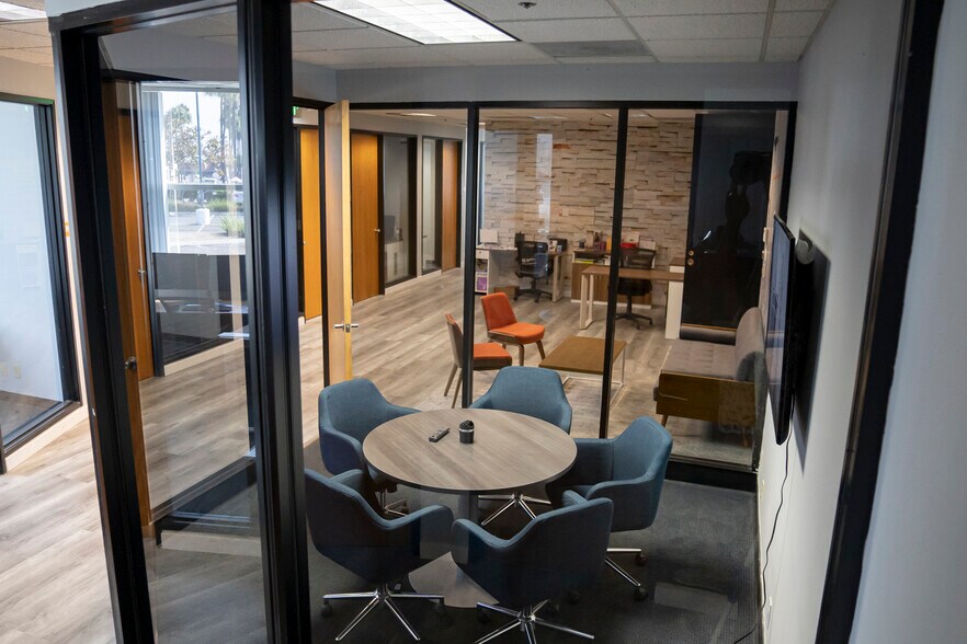 More Photos Of 1300 Eastman Ave, Ventura Loft Creative Space For Sale