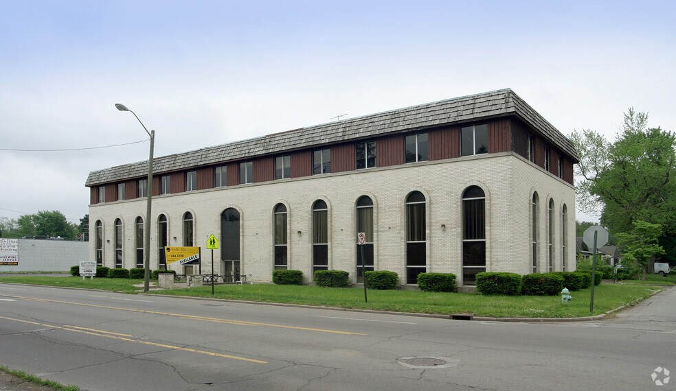 More Photos Of 1919 E 52nd St, Indianapolis Office For Lease