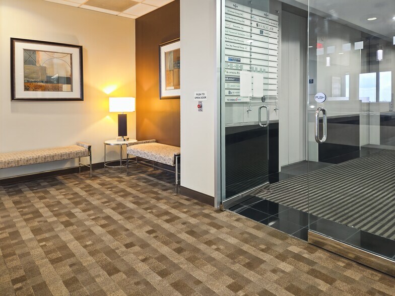 More Photos Of 2950 N Loop Fwy W, Houston Coworking Space