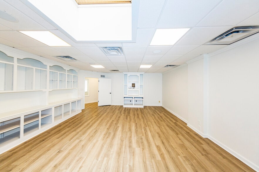 More Photos Of 30-40 E Columbus St, Columbus Unknown For Lease