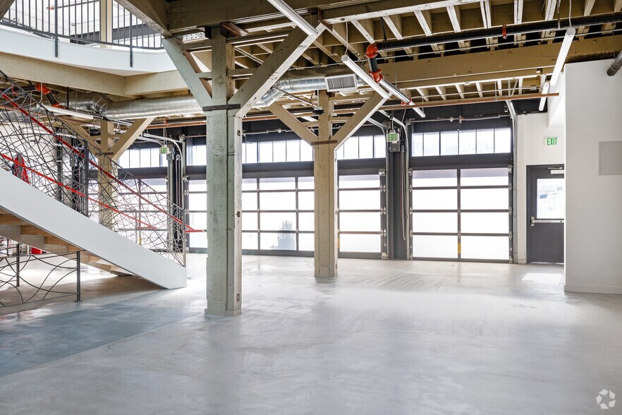 More Photos Of 1605 Ocean Front Walk, Santa Monica Storefront For Lease