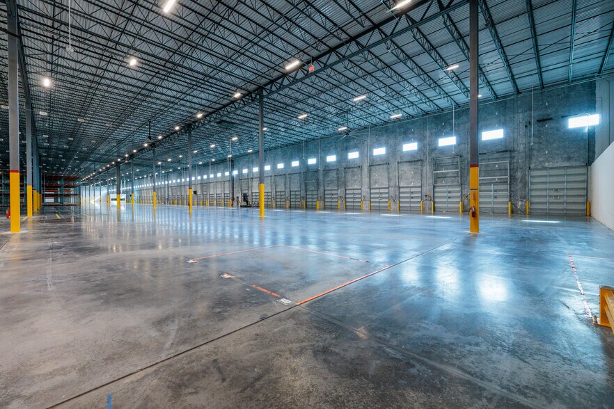 More Photos Of 8401 State Road 33 N, Lakeland Distribution For Lease