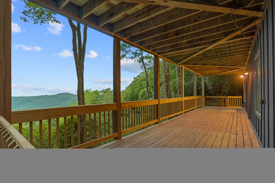 More Photos Of 243 Ridgeline Dr, Brevard Specialty For Sale