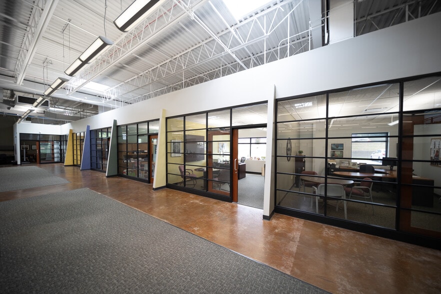 More Photos Of 835 Sharon Dr, Westlake Office For Sale