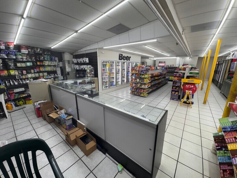 More Photos Of 6771 46th Ave N, Saint Petersburg Convenience Store For Sale