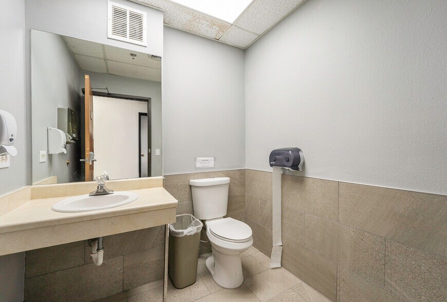 More Photos Of 5005 W 81st Pl, Westminster Office For Lease