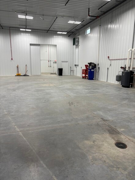 More Photos Of 26336 S Heritage Dr, Elwood Warehouse For Sale