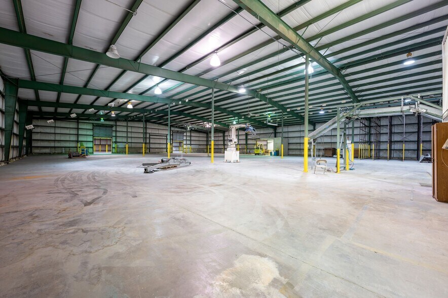 More Photos Of 701 N K Ave, Vinton Industrial For Lease