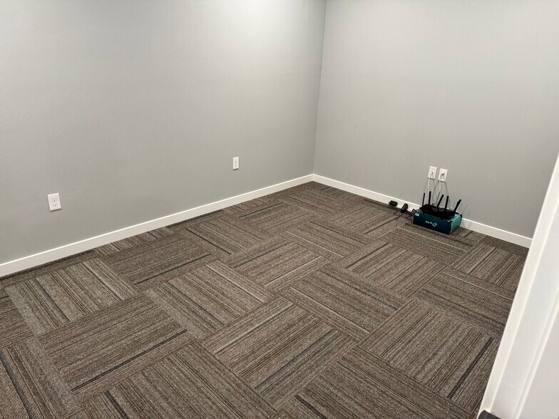 More Photos Of 5291 NW A Ave, Pendleton Airplane Hangar For Lease