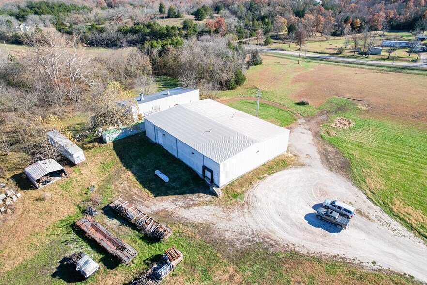 More Photos Of 27877 Glacier Point Rd, Lebanon Warehouse For Lease