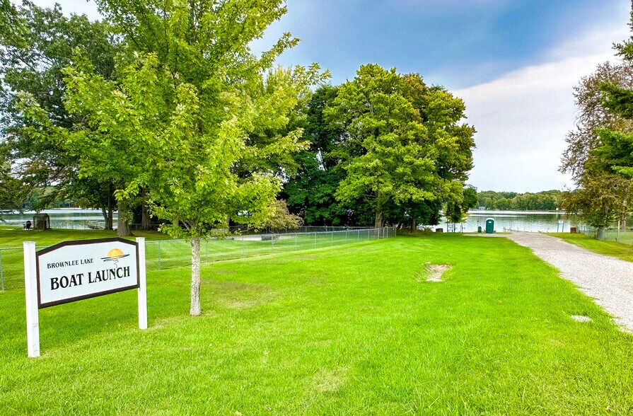 More Photos Of 210 2nd St, Lincoln Flex For Sale