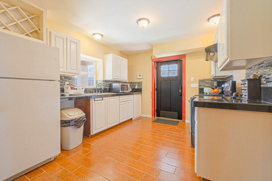 More Photos Of 129 E Esperanza St, South Padre Island Apartments For Sale