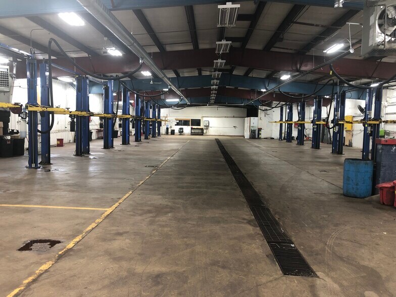 More Photos Of 1542 E New York St, Aurora Freestanding For Lease