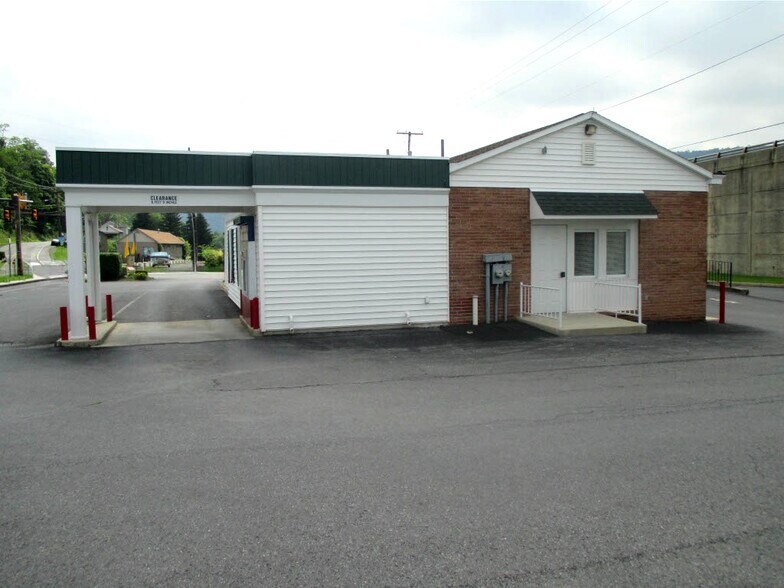 More Photos Of 155 N Richard St, Bedford Bank For Lease