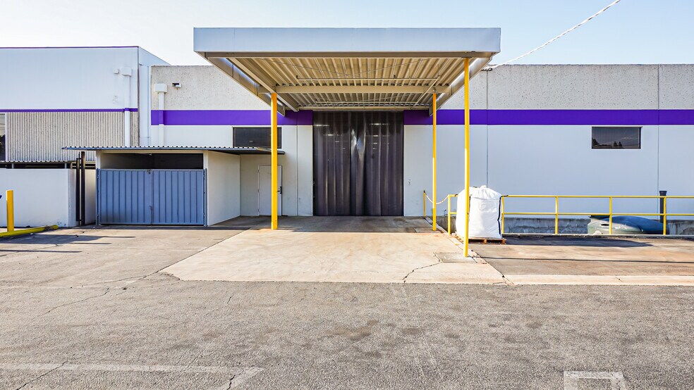 More Photos Of 20645 Bahama St, Chatsworth Manufacturing For Sale