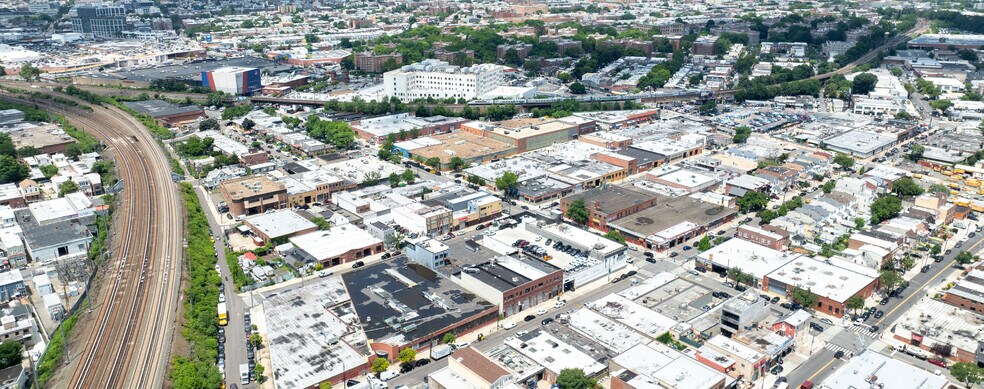 More Photos Of 3718 57th St, Woodside Distribution For Sale