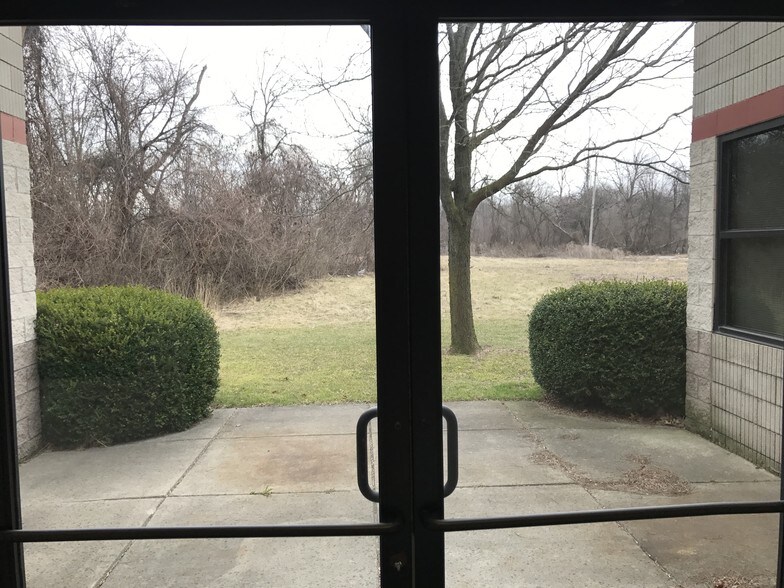 More Photos Of 6120 N Detroit Ave, Toledo Office For Sale