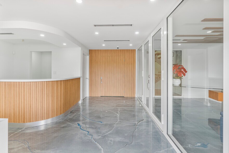 More Photos Of 2075-2129 W 76th St, Hialeah Showroom For Lease