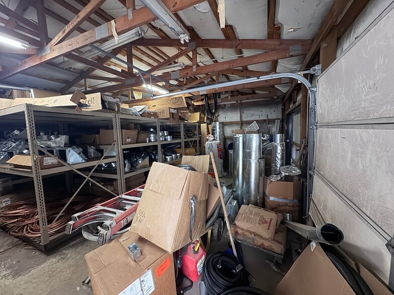 More Photos Of 1001 N 2nd St, Stilwell Light Distribution For Sale