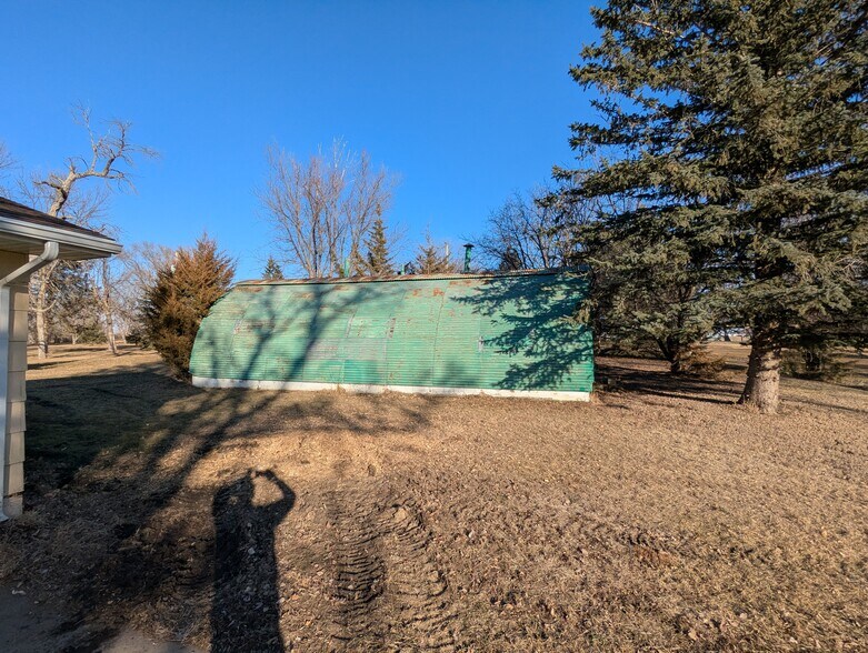 More Photos Of 340 Elm St E, Canova Sports And Entertainment For Sale