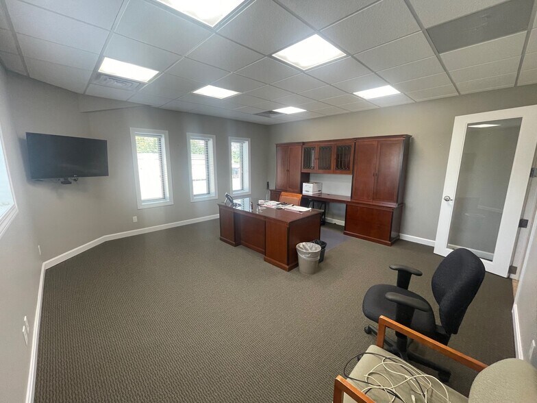 More Photos Of 10105 Hedden Rd, Evansville Warehouse For Sale