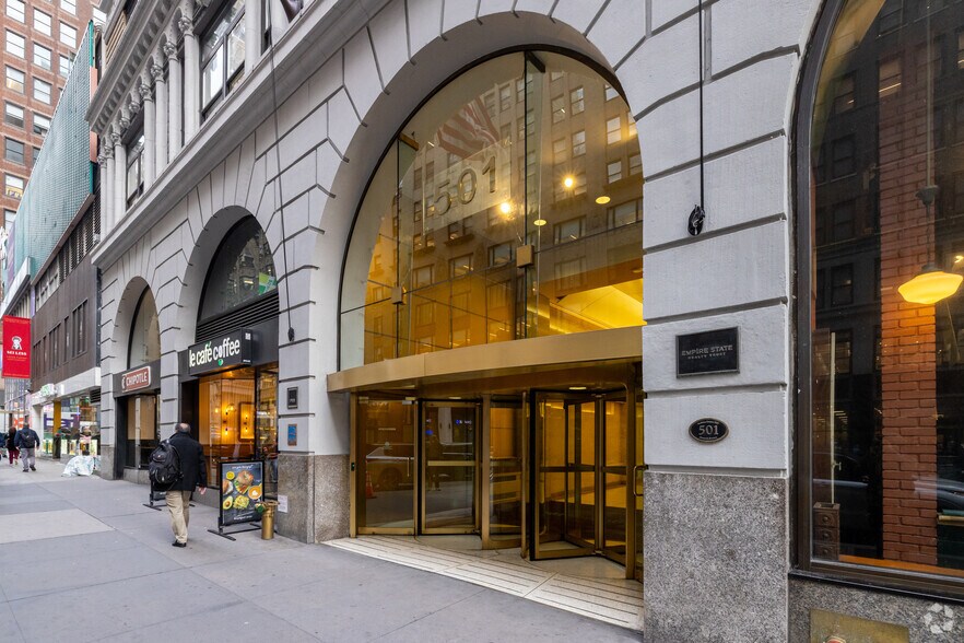 More Photos Of 501 Fashion Ave, New York Office For Lease