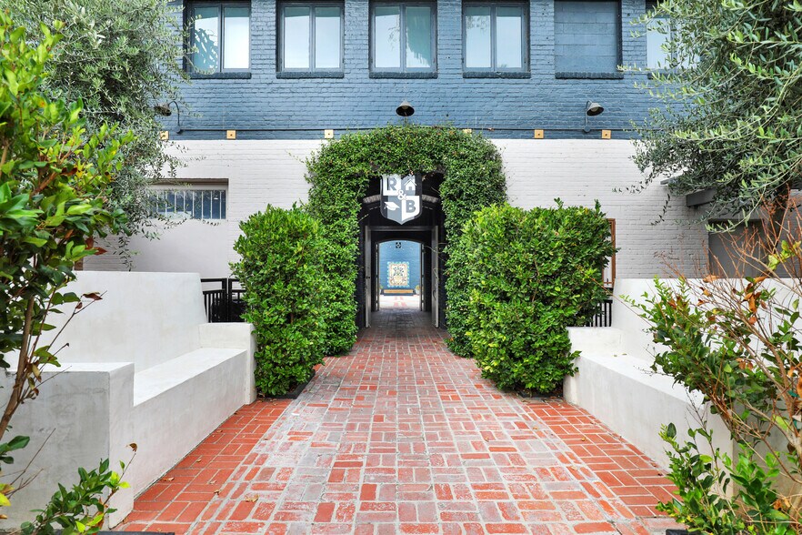 More Photos Of 435 S Boyle Ave, Los Angeles Office Residential For Sale