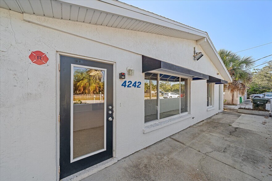 More Photos Of 4242 McIntosh Ln, Sarasota Storefront Retail Office For Sale
