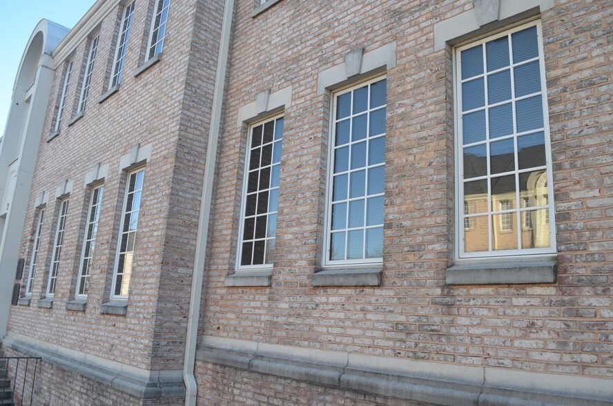 More Photos Of 3923 Blenheim Blvd, Fairfax Medical For Sale