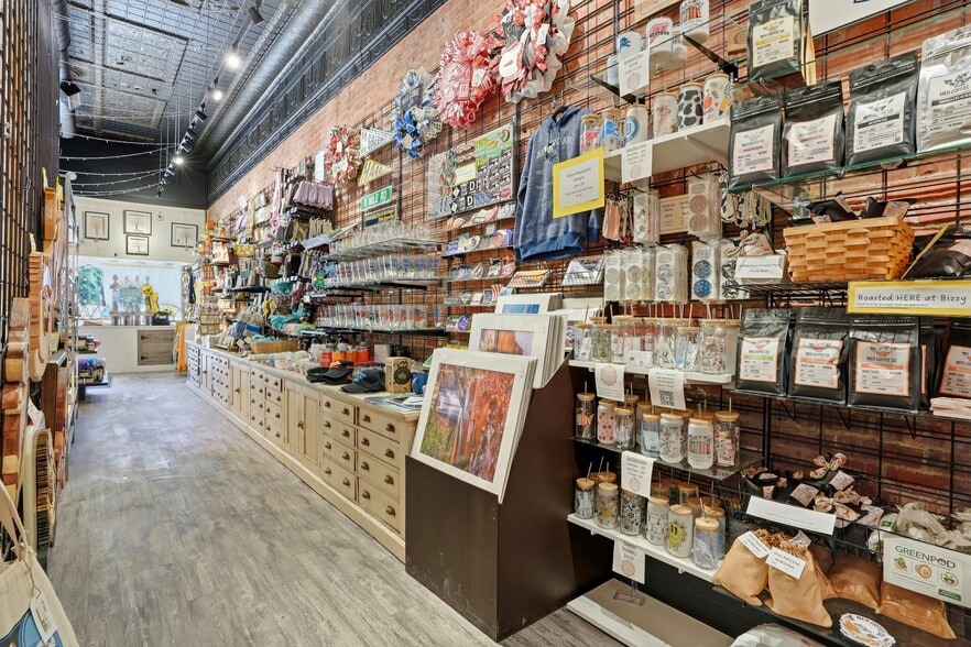 More Photos Of 409 S Main St, Rochester Storefront For Sale