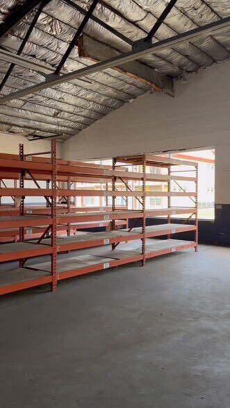 Primary Photo Of 717 N 2nd St, Vincennes Warehouse For Lease