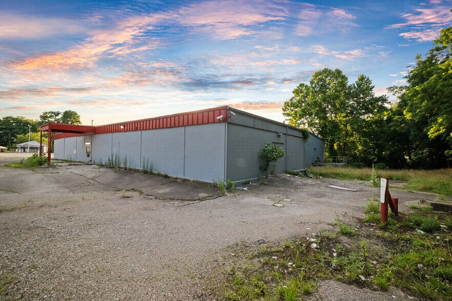 More Photos Of 425 Camden Rd, Huntington Drugstore For Sale