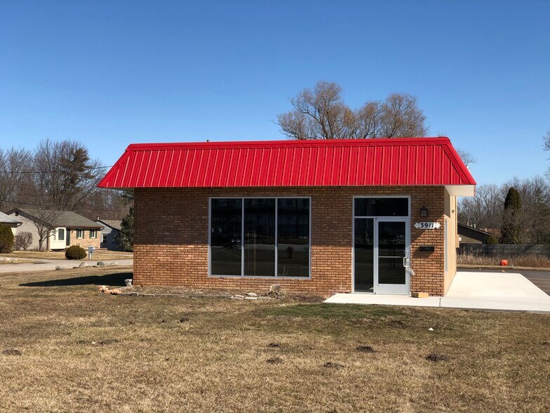 More Photos Of 3911 S Rochester Rd, Rochester Hills Storefront For Lease