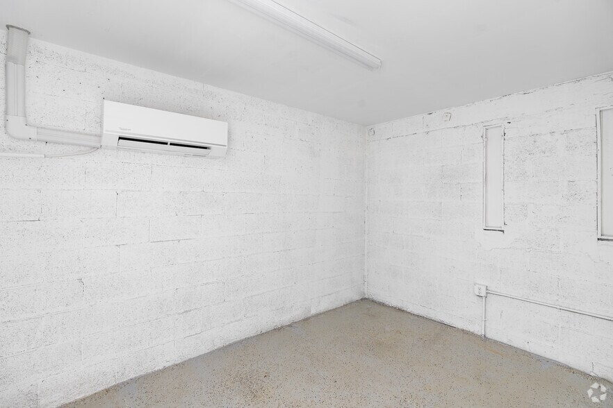 More Photos Of 2099 NW 141st St, Opa Locka Warehouse For Lease